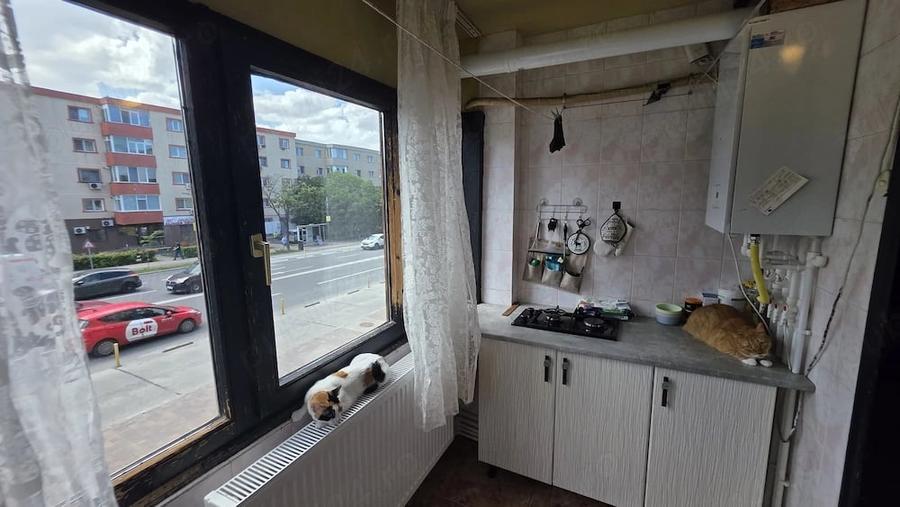 Apartament cu 2 camere decomandat în Far