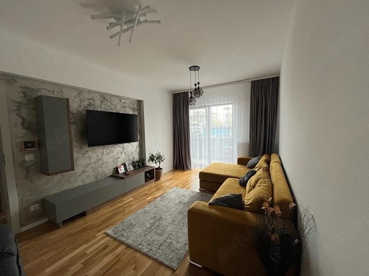 Apartament cu 7 camere decomandat în Nord