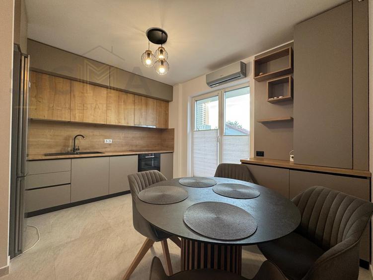 Apartament cu 3 camere semidecomandat, mobilat în Semicentral
