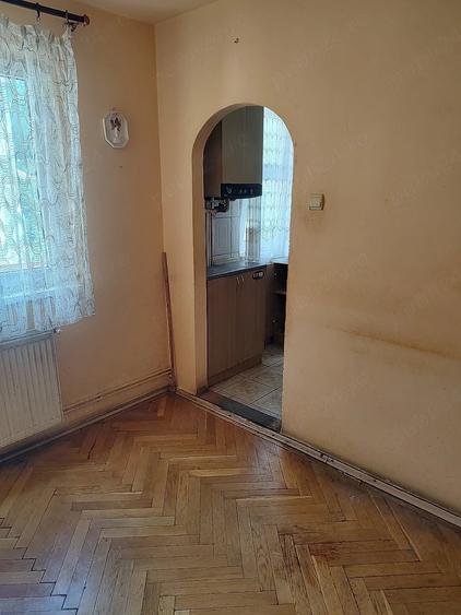Apartament cu 4 camere semidecomandat în Central