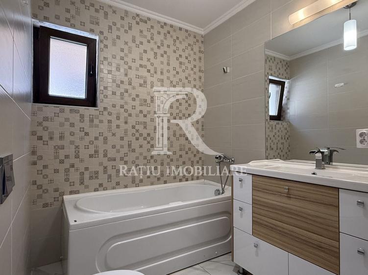 Casă individuală cu 4 camere cu Canalizare în Sântandrei