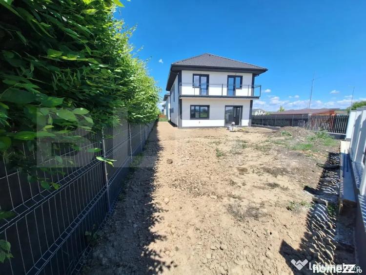 Casă cu 5 camere cu Teren 500 Mp în Jucu