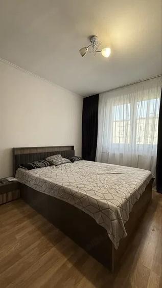 Apartament cu 3 camere nedecomandat în Rahova