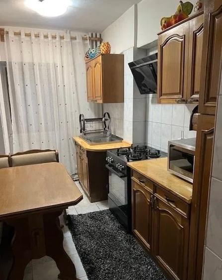 Apartament cu 3 camere decomandat, mobilat în Păcurari