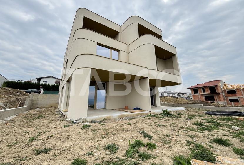 Duplex cu 5 camere cu Canalizare în Iris
