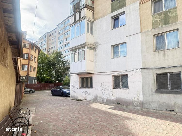 Apartament cu 3 camere decomandat în Micro 4