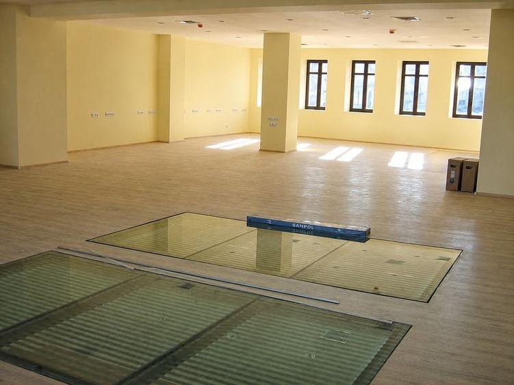 Birou, de 1,717.7299804688 mp, în Central