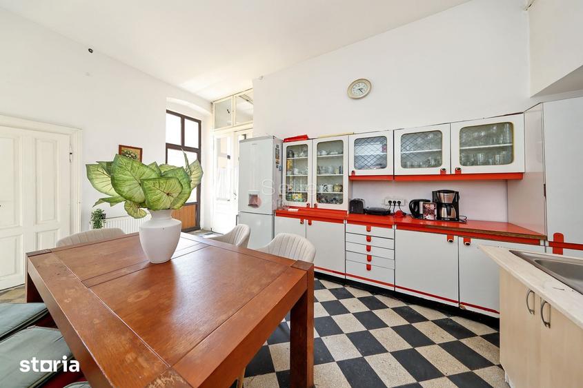 Apartament cu 6 camere în Centrul Istoric