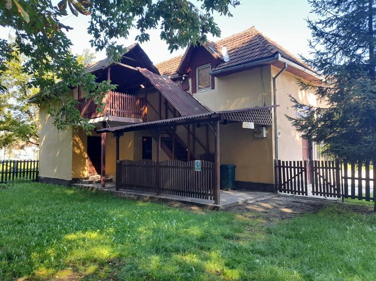 Spațiu comercial, de 128 mp, în Boș