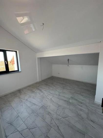 Apartament cu 4 camere decomandat în Bascov