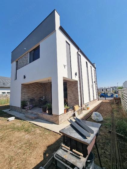 Casă cu 4 camere cu Teren 325 Mp în Berceni