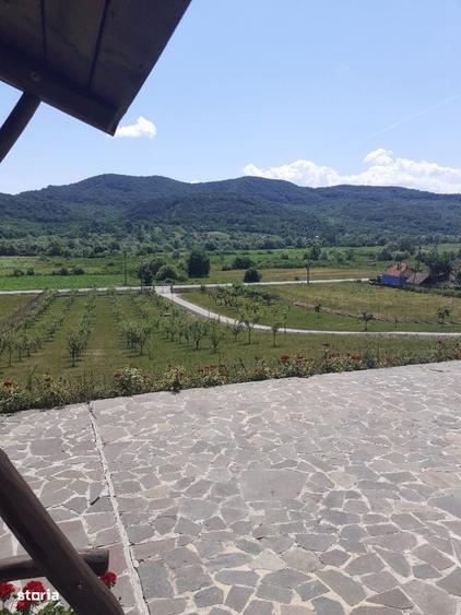 Casă cu 4 camere cu Teren 19200 Mp în Creaca