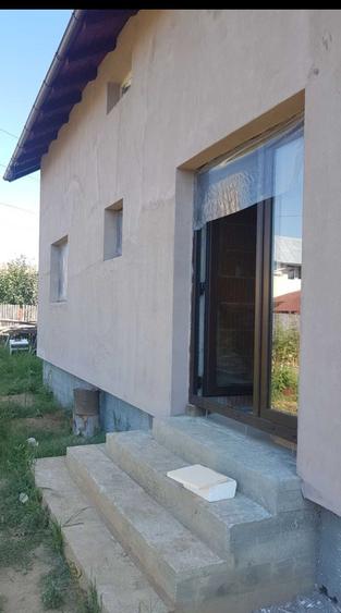 Casă cu 4 camere în Dumbrava