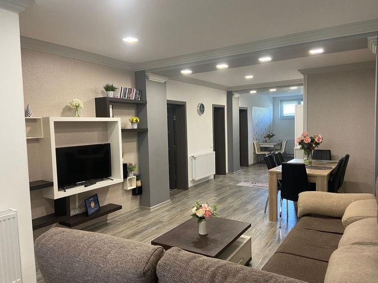 Apartament cu 3 camere semidecomandat în Primăverii