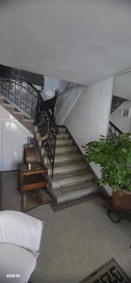Casă cu 4 camere cu Teren 429 Mp în Calea București