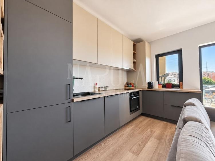 Apartament cu 3 camere semidecomandat în Florești
