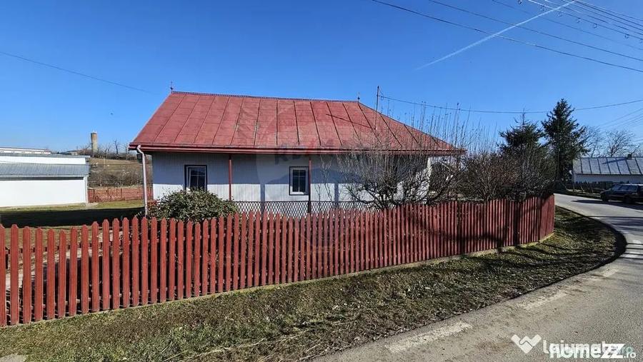 Casă cu 3 camere cu Teren 4900 Mp în Central