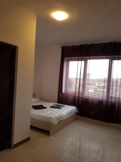 Apartament cu 6 camere decomandat în Central