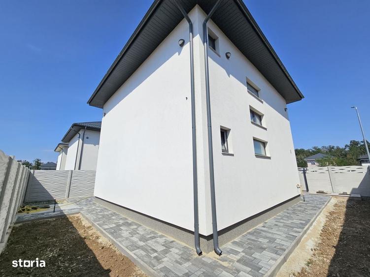 Casă cu 4 camere cu Teren 250 Mp în Central