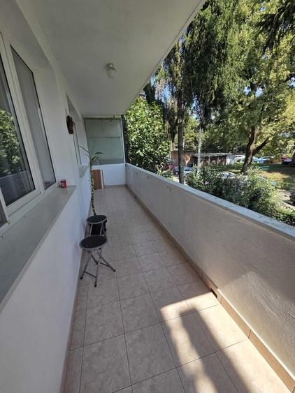 Apartament cu 2 camere semidecomandat în Aleea Carpați
