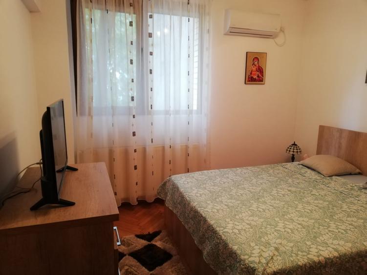 Apartament cu 4 camere semidecomandat în Titan