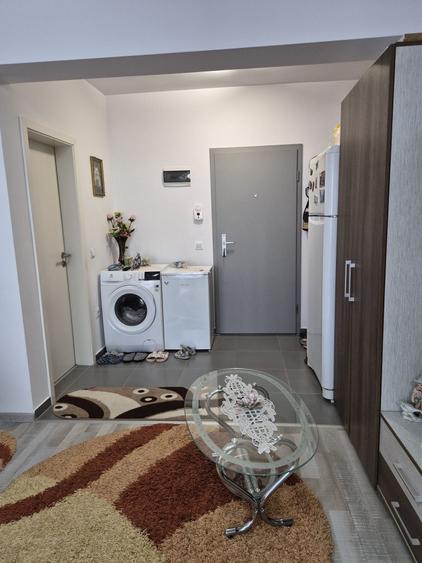 Apartament cu 2 camere semidecomandat în Tractorul