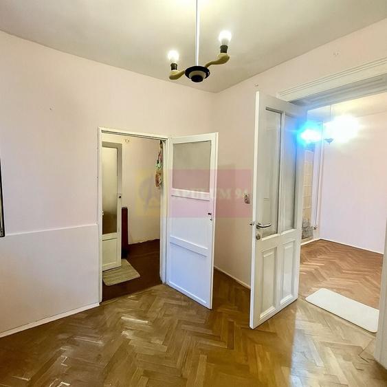 Casă cu 2 camere cu Canalizare în P-ța Romană