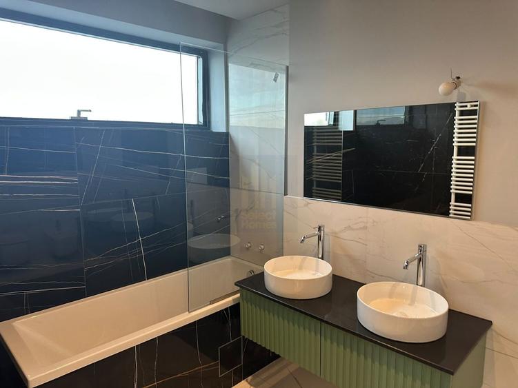 Apartament cu 4 camere semidecomandat, mobilat în Eminescu