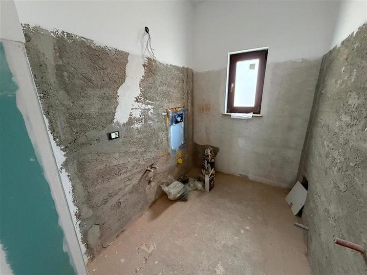 Casă individuală cu 5 camere cu Teren 674 Mp în Petrești