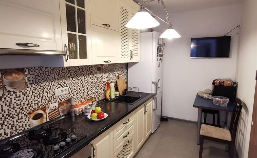 Apartament cu 3 camere decomandat în Giurgiului