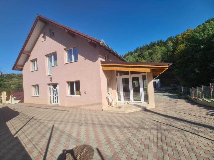 Casă cu 4 camere cu Teren 45 Mp în Central