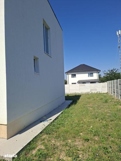 Casă cu 5 camere cu Teren 450 Mp în Malu Mare