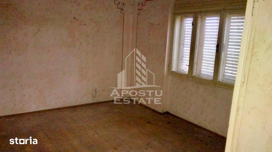 Casă cu 4 camere cu Teren 1079 Mp în Vârfurile