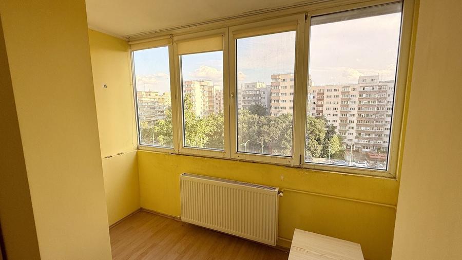 Apartament cu 3 camere semidecomandat în Gorjului