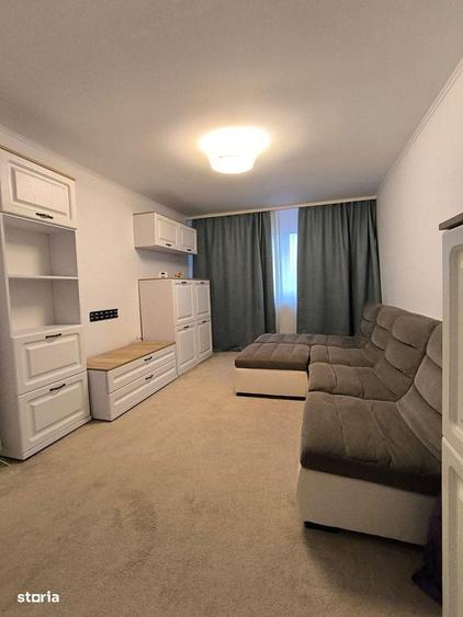 Apartament cu 3 camere decomandat în Nicolina