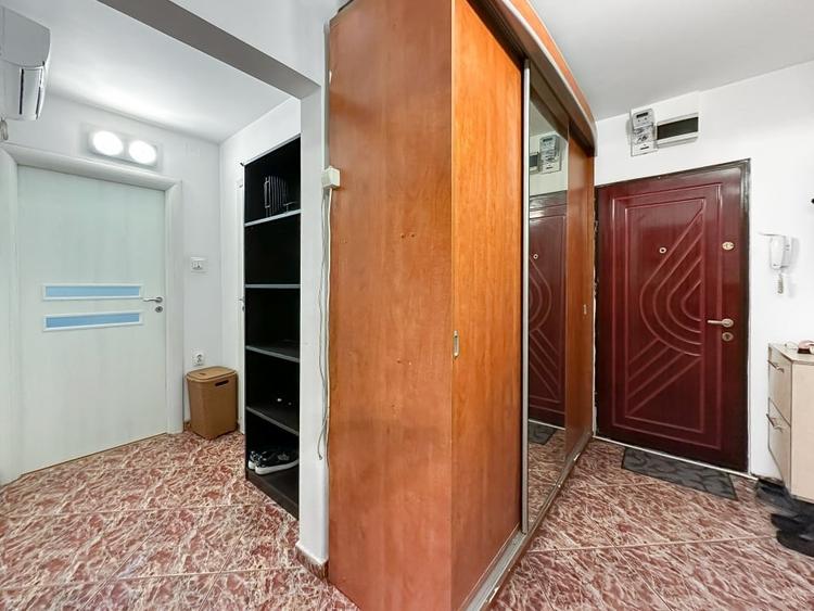 Apartament cu 3 camere decomandat în Drumul Taberei
