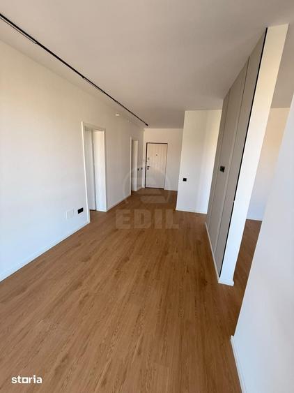 Casă cu 6 camere cu Teren 252 Mp în Florești