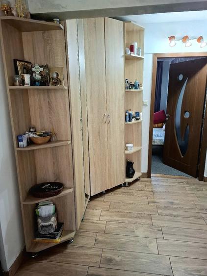 Apartament cu 3 camere decomandat în Lipovei