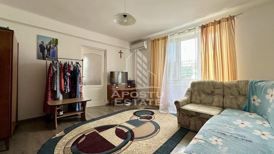 Apartament cu 2 camere, etajul 1, Universitatea de Vest - 1
