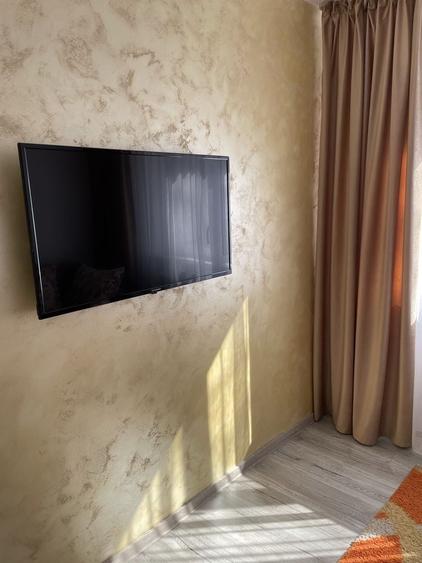 Apartament cu 3 camere semidecomandat în Hipodrom