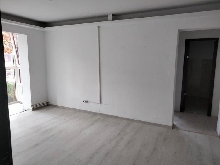 Spațiu comercial, de 45 mp, în Podu Roș