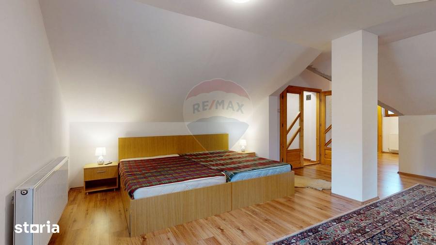 Casă cu 7 camere cu Teren 986 Mp în Plaiul Foii