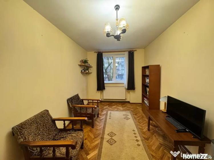 Apartament cu 3 camere decomandat în Săsar