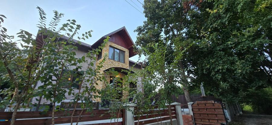 Casă individuală cu 4 camere cu Canalizare în Central
