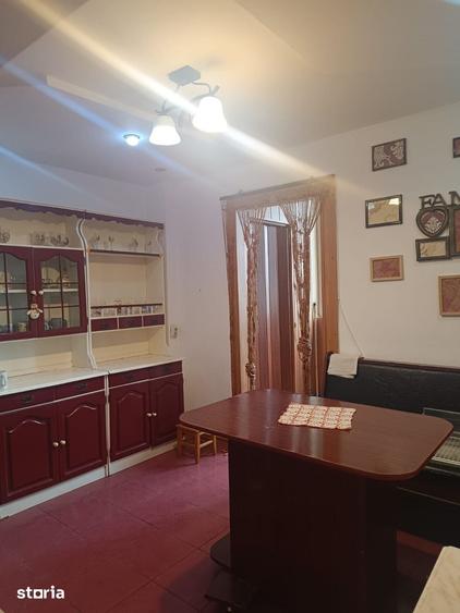 Apartament cu 2 camere decomandat în Petros