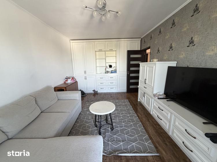 Apartament cu 3 camere decomandat în Berceni