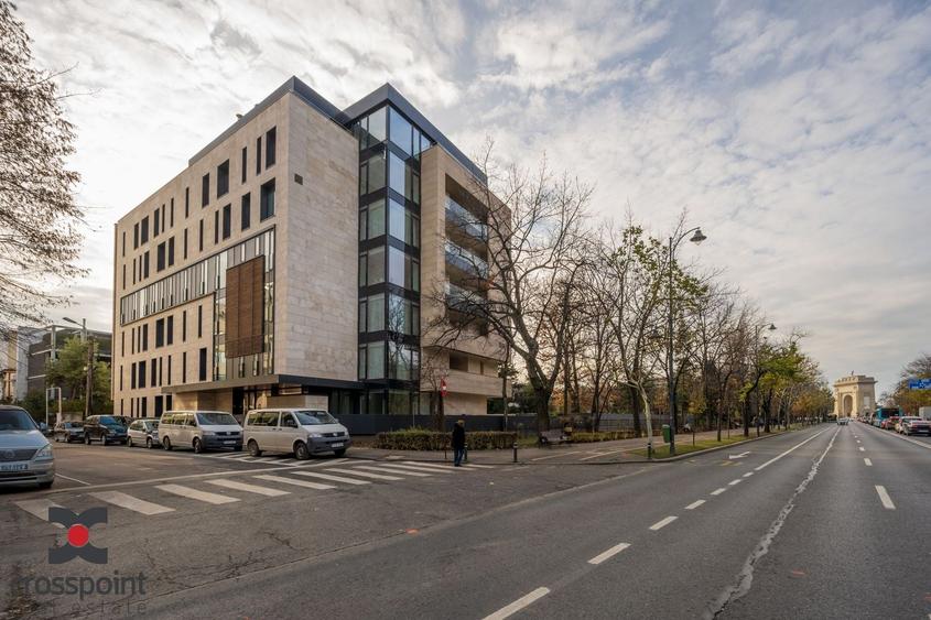 Apartament cu 4 camere semidecomandat în Aviatorilor