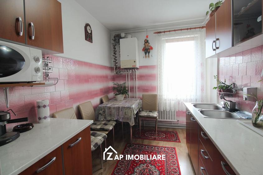 Apartament cu 2 camere decomandat, mobilat în Tudor
