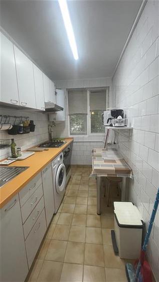 Apartament cu 2 camere semidecomandat, mobilat în Pajura