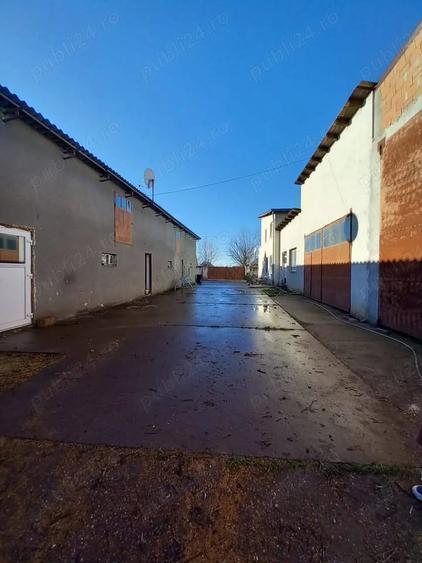 Casă cu 6 camere cu Teren 2878 Mp în Tomnatic